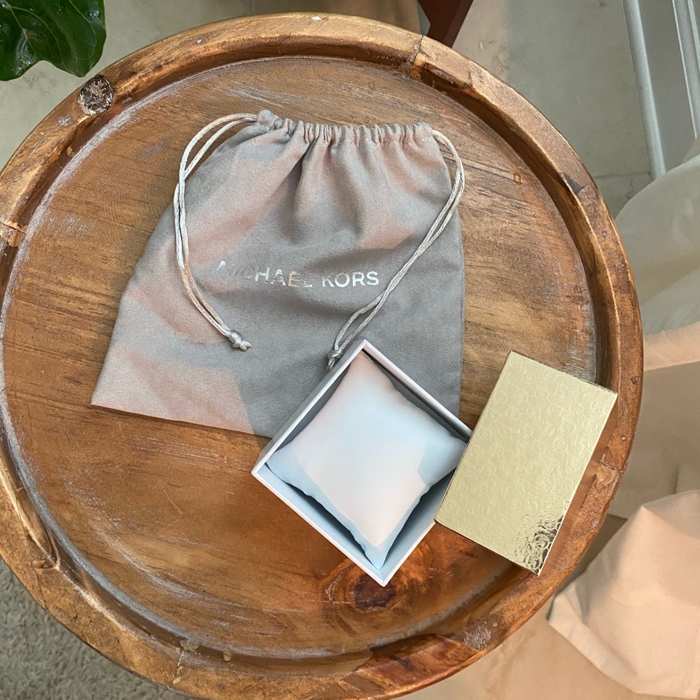 Michael Kors Gift Set - Picture 2 of 6